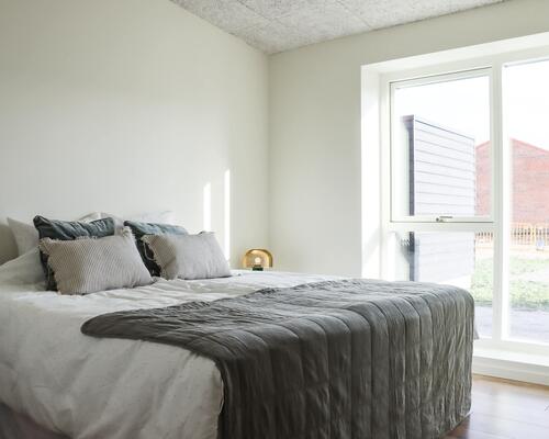 Skønt treværelses rækkehus med god planløsning. Obs. alle billeder, plantegninger og visualiseringer er vejledende.