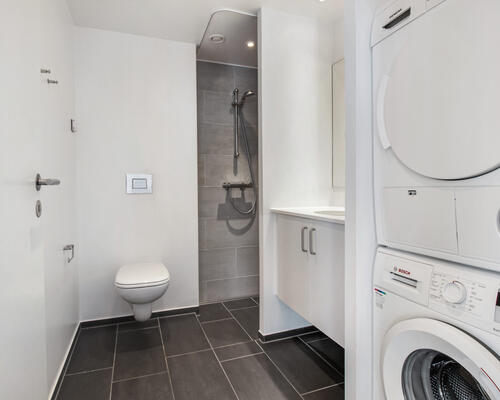 Rummelig 4-værelses med altan