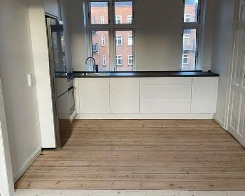 Skøn nyrenoveret lejlighed i Odense C.