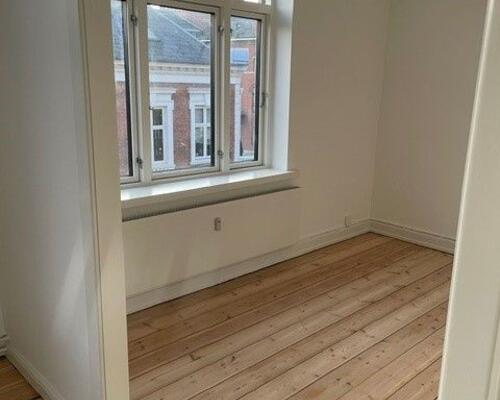 Skøn nyrenoveret lejlighed i Odense C.