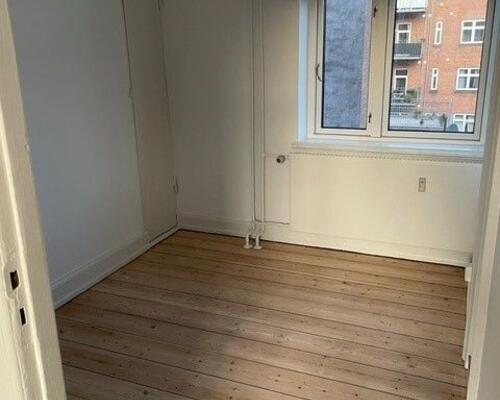 Skøn nyrenoveret lejlighed i Odense C.