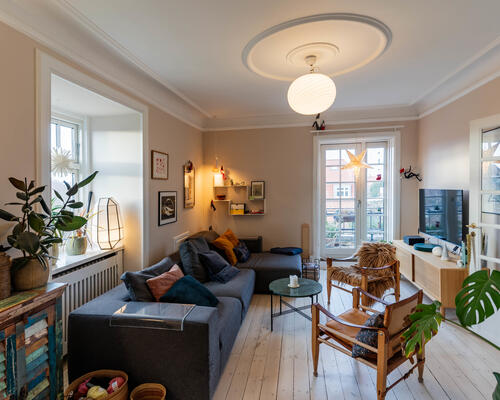 Stor og velholdt lejlighed i attraktiv adresse- møbleret