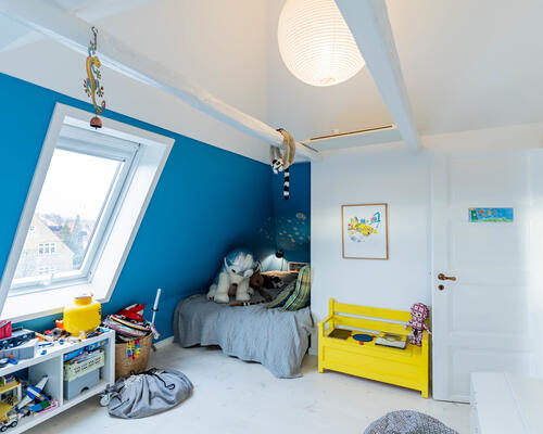 Stor og velholdt lejlighed i attraktiv adresse- møbleret