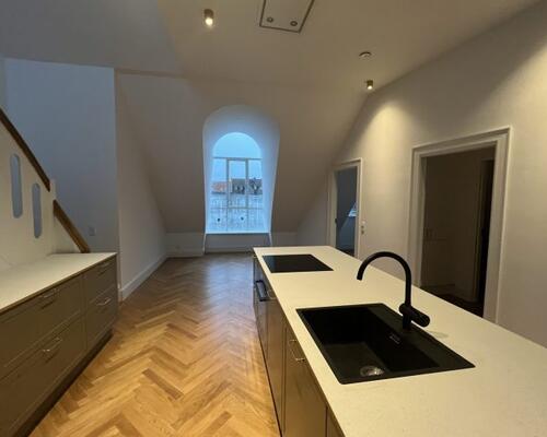 Flot og unik 3-værelses lejlighed i Aarhus C