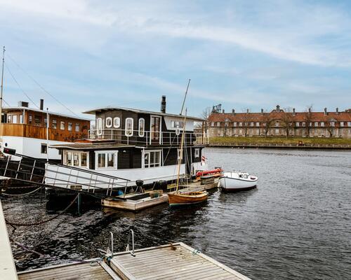 Super flot og smagfuldt møbleret husbåd | København K