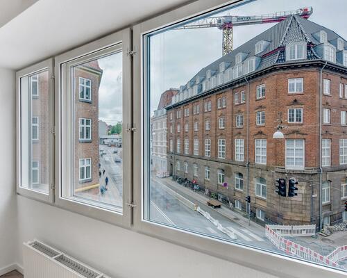 Slingrer ned af vestergade ...