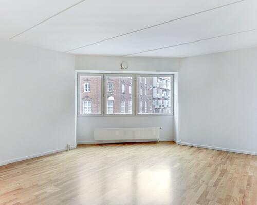 Slingrer ned af vestergade ...