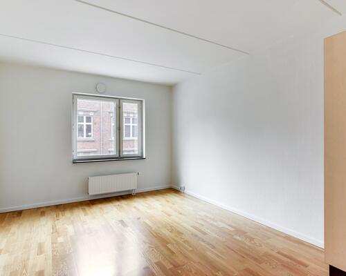 Slingrer ned af vestergade ...