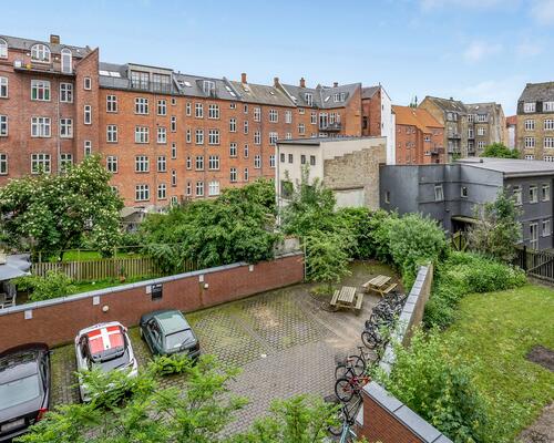 Slingrer ned af vestergade ...