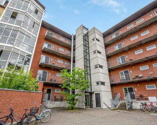 Slingrer ned af vestergade ...