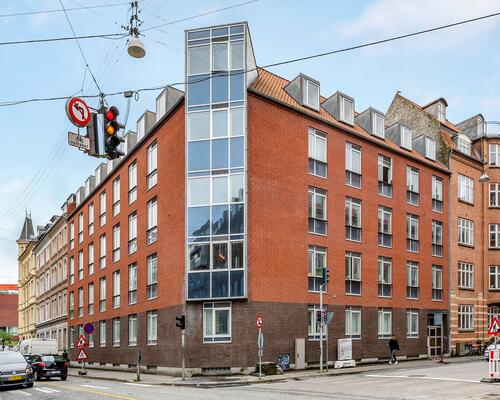 Slingrer ned af vestergade ...