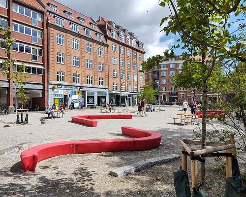 Slingrer ned af vestergade ...