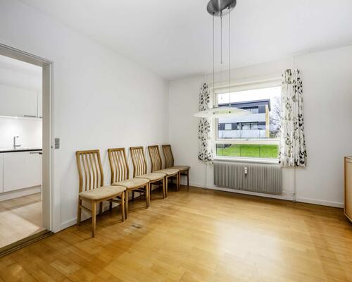 Hyggelig lejlighed med stor altan | Værløse