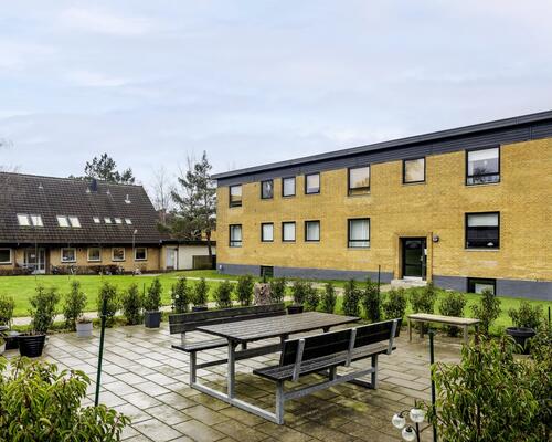 Hyggelig lejlighed med stor altan | Værløse