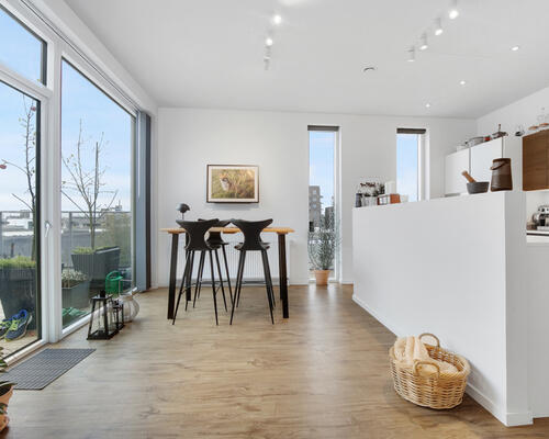 Eksklusiv 4-værelses lejlighed med to store altaner