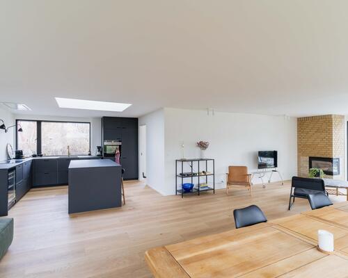 Rummelig og moderne villa i Værløse