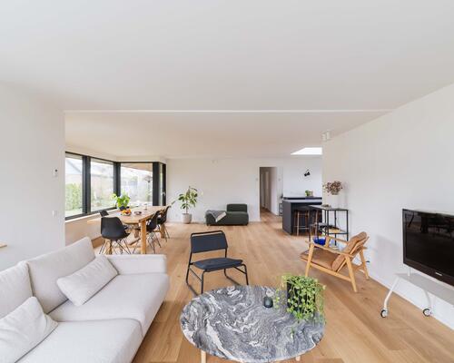 Rummelig og moderne villa i Værløse