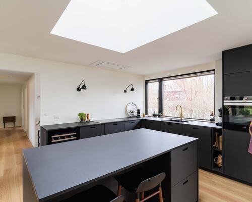 Rummelig og moderne villa i Værløse