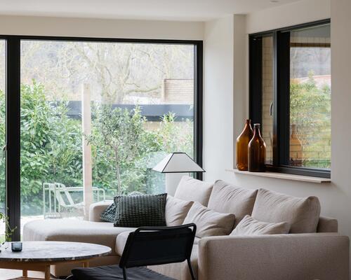 Rummelig og moderne villa i Værløse