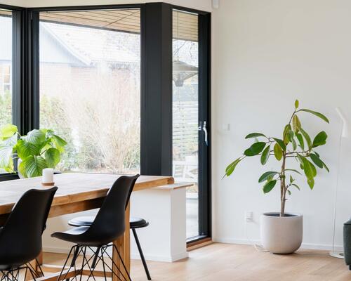 Rummelig og moderne villa i Værløse