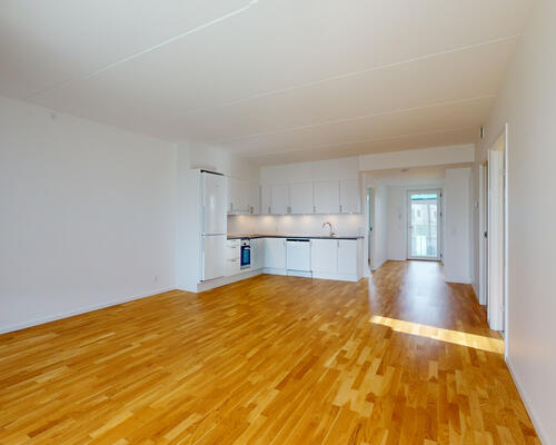 Moderne bolig med stor altan og god beliggenhed!