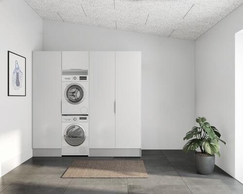 Rummeligt 3-værelses rækkehus med en skøn terrasse. Obs. alle billeder og plantegninger er vejledende. Denne bolig er spejlvendt ift. plantegningen.