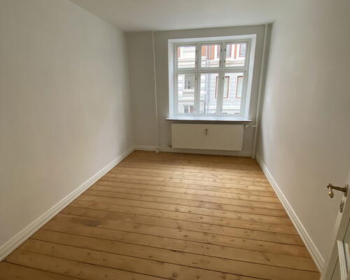 Lys 3-værelses i Vestbyen med sydvendt altan – delevenlig og tæt på midtbyen