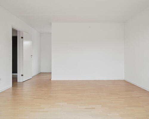 Skyllebakke Havn - Rummelig lys 2 vær. lejebolig med god altan