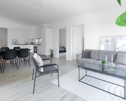 Ny og moderne femværelses lejlighed med plads til hele familien i Horsens. Lejligheden har alt, hvad I kunne drømme om. Til boligen hører eget skur.