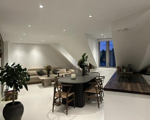 Fuldt møbleret lejlighed med udsigt til søerne | København K