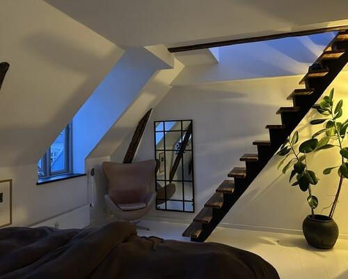 Fuldt møbleret lejlighed med udsigt til søerne | København K