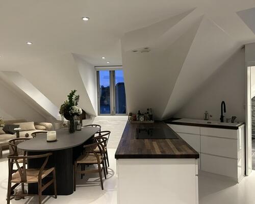 Fuldt møbleret lejlighed med udsigt til søerne | København K