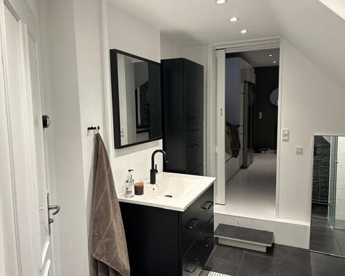 Fuldt møbleret lejlighed med udsigt til søerne | København K