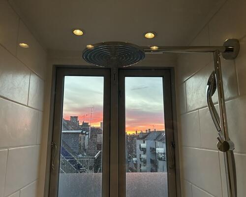 Fuldt møbleret lejlighed med udsigt til søerne | København K