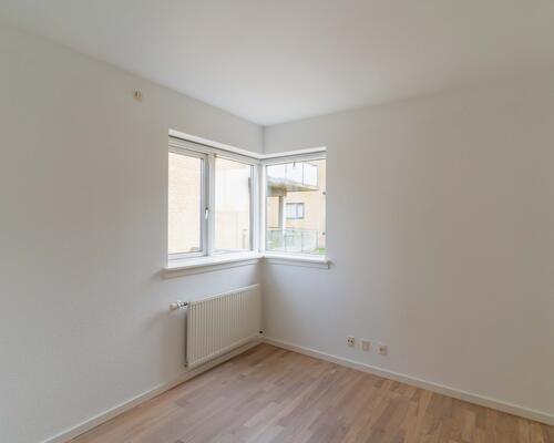 Rummeligt rækkehus i familievenligt kvarter i Ålsgårde