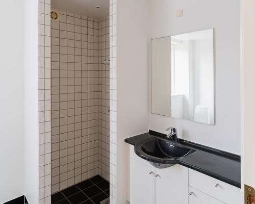 Rummeligt rækkehus i familievenligt kvarter i Ålsgårde