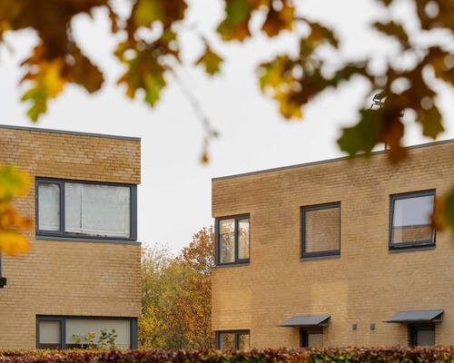 Rummeligt rækkehus i familievenligt kvarter i Ålsgårde