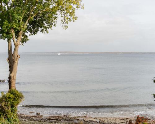 Rummeligt rækkehus i familievenligt kvarter i Ålsgårde