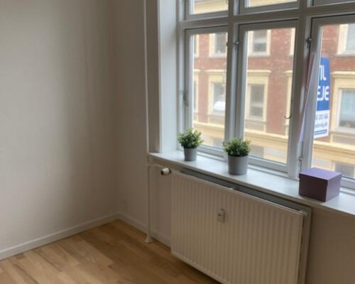 Dejlig 2-værelses  - får altan til foråret