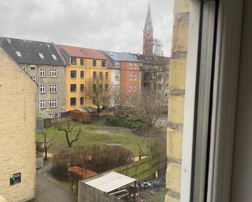 Dejlig 2-værelses  - får altan til foråret