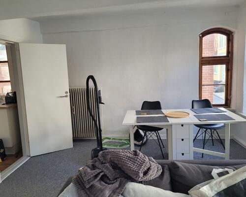 Dejlig 2. værelses midt i byen