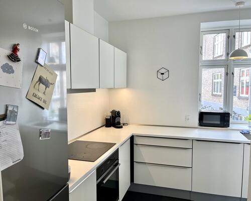 Renoveret lejlighed med moderne detaljer i Aalborg