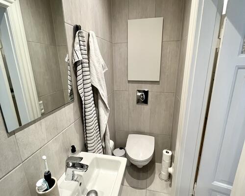 Renoveret lejlighed med moderne detaljer i Aalborg