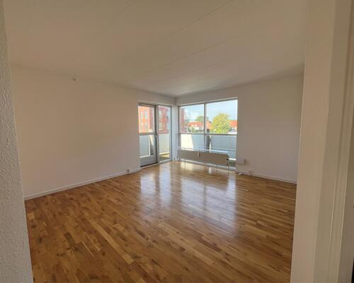 Skøn 3 vær. lejlighed på 81 m2 med stor syd/vestvendt altan.