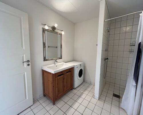 Skøn 3 vær. lejlighed på 81 m2 med stor syd/vestvendt altan.