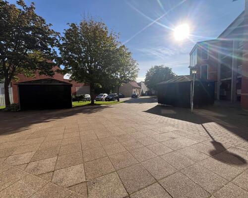 Skøn 3 vær. lejlighed på 81 m2 med stor syd/vestvendt altan.