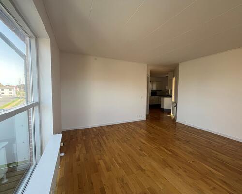 Skøn 3 vær. lejlighed på 81 m2 med stor syd/vestvendt altan.