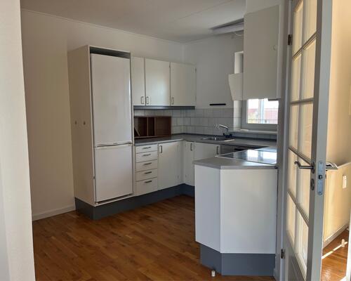 Skøn 3 vær. lejlighed på 81 m2 med stor syd/vestvendt altan.