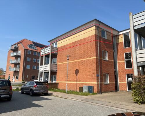 Skøn 3 vær. lejlighed på 81 m2 med stor syd/vestvendt altan.