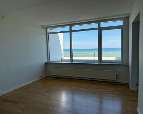 Flot 3-værelses med østvendt altan og storslået havudsigt.